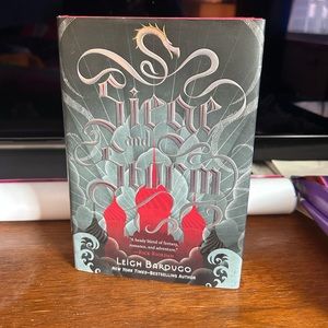 Leigh Bardugo Siege and Storm hardcover